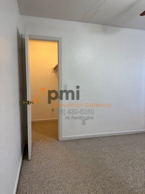 Building Photo - 111 Primrose Dr