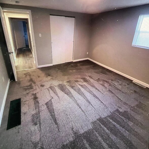 Building Photo - 355 Ripley Ave