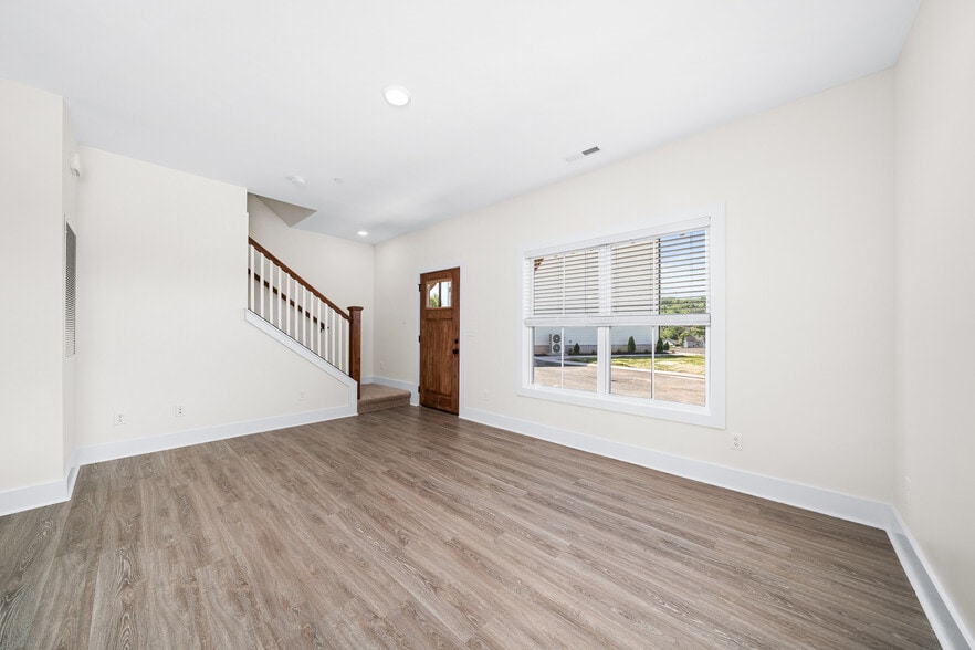 Building Photo - 1424 Spring Pointe Ln