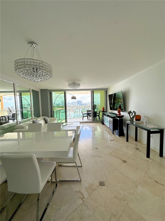 Building Photo - 1455 Ocean Dr