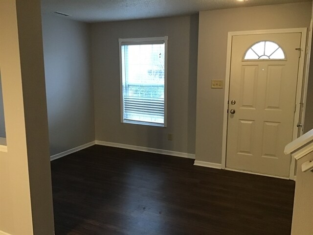 Building Photo - 647 Hickory Pine Dr