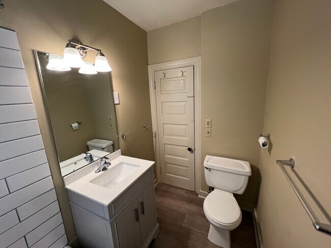 Building Photo - 215 Prospect Ave NE