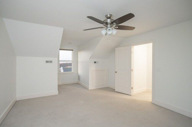 Building Photo - 3718 Lausanne Dr