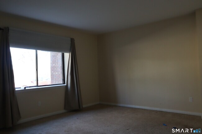 Building Photo - 1274 E Main St