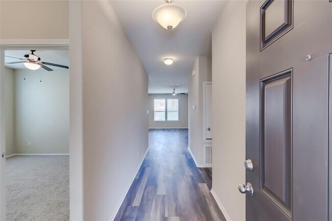 Building Photo - 216 Golden Butterfly Dr