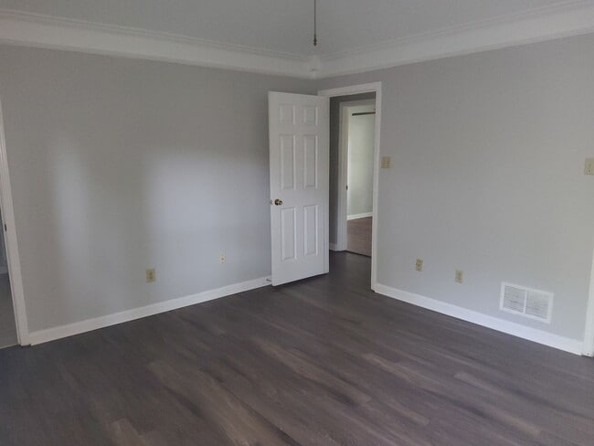 Building Photo - 7643 Ivy Hollow Dr