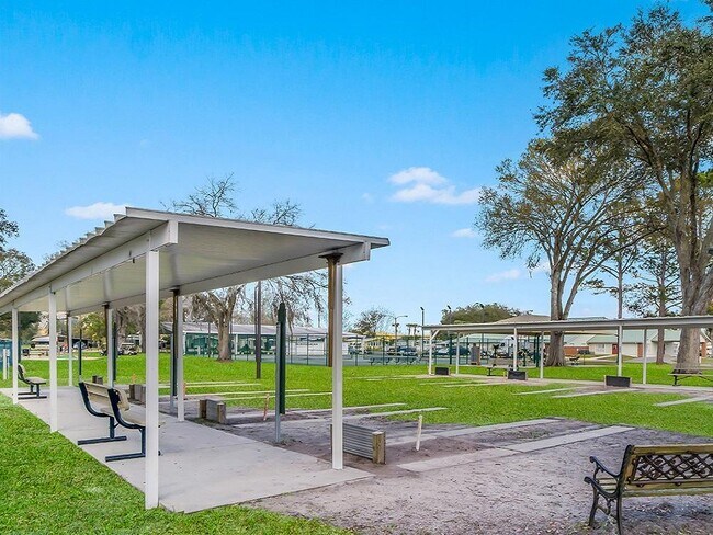 Building Photo - 6429 Forest Lake Dr