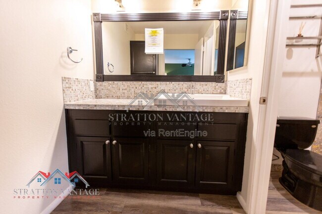 Building Photo - 2224 W Emelita Ave