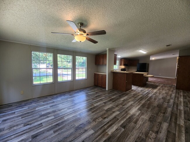 Building Photo - 3 Bed 2 Bath  FENCED land w/ Workshop 3 Miles from WEC!