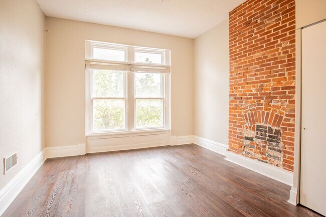 Building Photo - Henrietta Pl