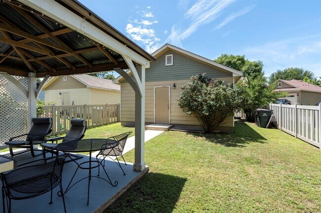 Building Photo - 1051 Dorn