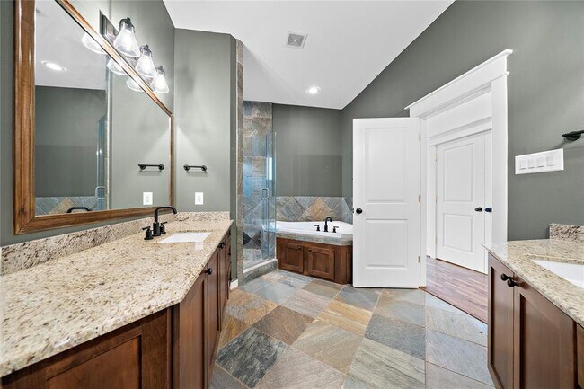 Building Photo - 4408 Dickson St