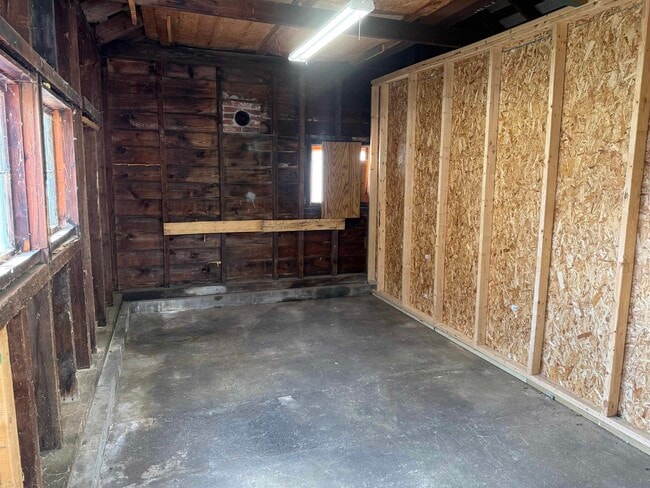 Building Photo - 189 E Bow St