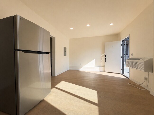 Building Photo - 6819 N Figueroa St