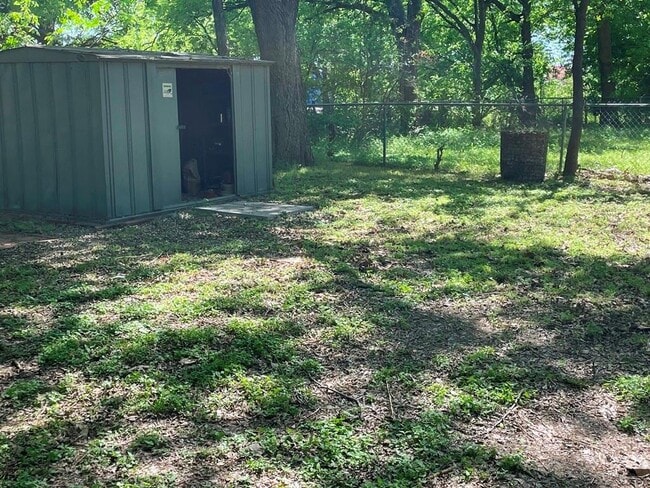 Building Photo - 6211 Chesterfield Ave