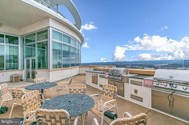 Building Photo - 5750 Bou Ave