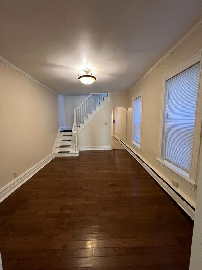 Building Photo - 1339 Good St