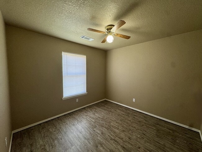 Building Photo - 121 Lanita Cir
