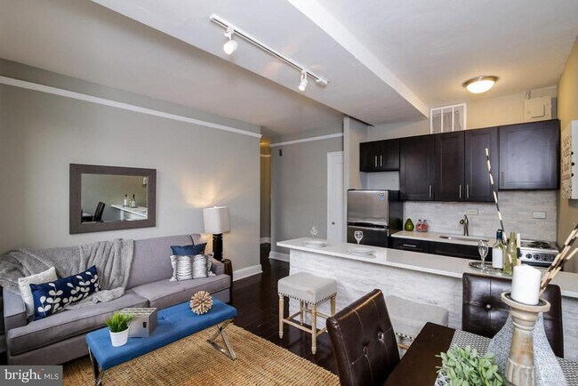 Building Photo - 2031 Locust St