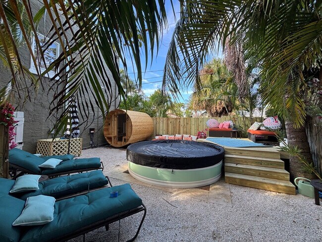 Building Photo - 521 28th St