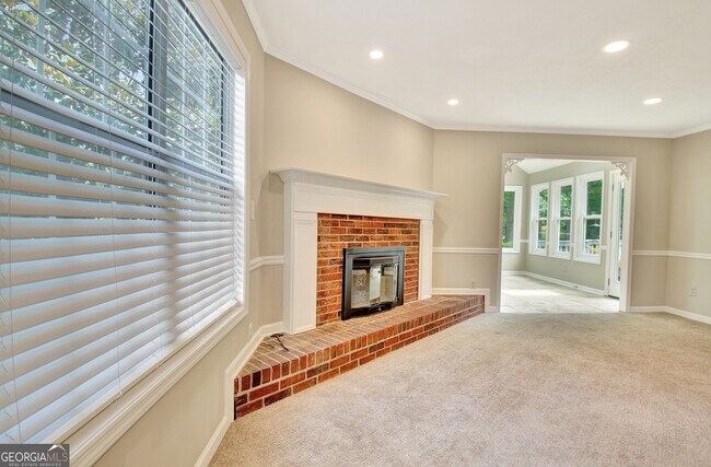 Building Photo - 303 Calgary Dr
