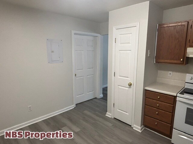 Building Photo - 2920 Colt Dr NE