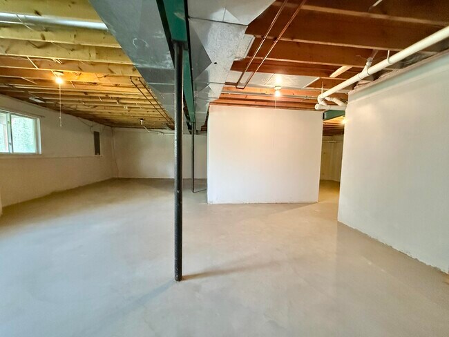 Building Photo - 2636 Shefman Terrace