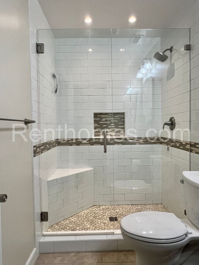 Building Photo - 4544 Jutland Dr