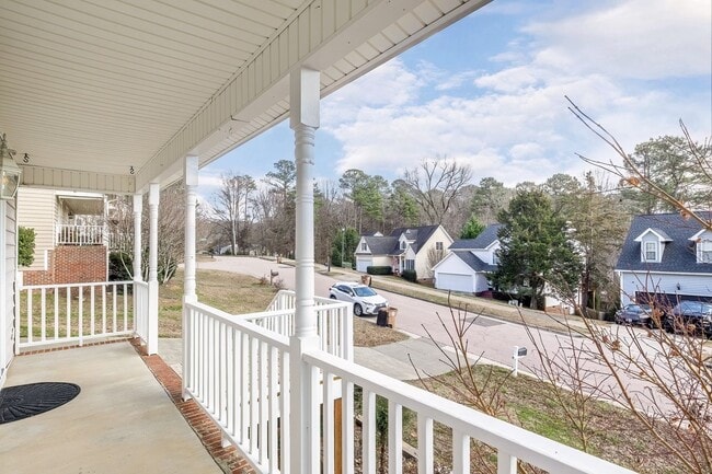 Building Photo - 3 Bedroom Home with Large Fenced in Yard, 2 Car Garage & Bonus Room!