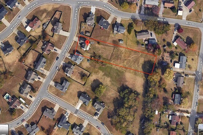 Building Photo - Three Bedroom On One Acre Lot in Clarksvil...