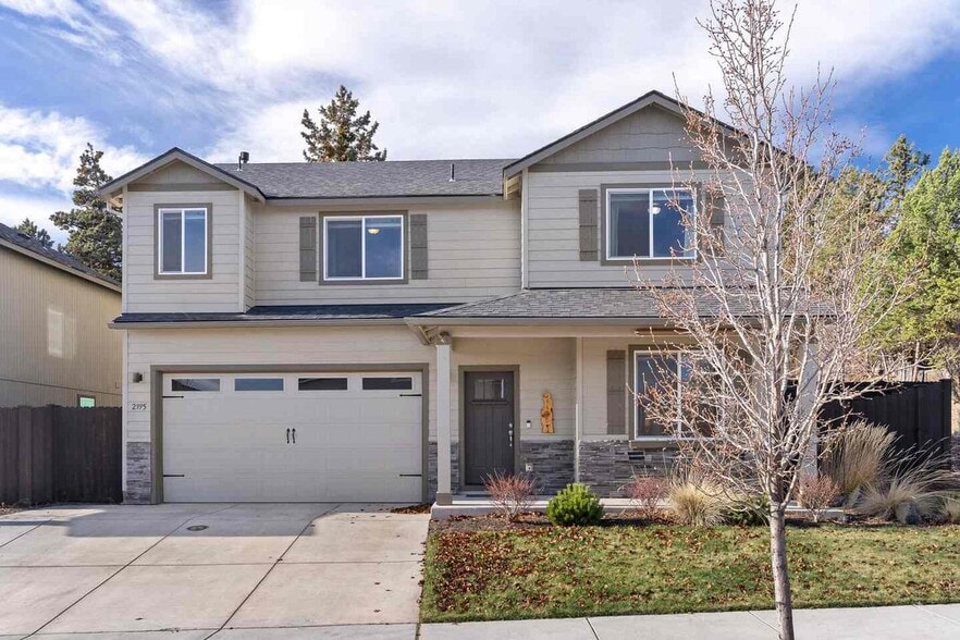 Building Photo - 2995 NE Quiet Canyon Dr
