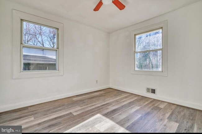Building Photo - 701 Platinum Ave