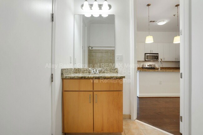 Building Photo - 711 Cosmopolitan Dr NE