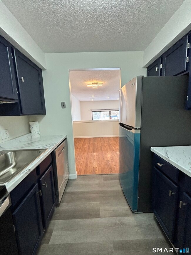 Building Photo - 11 King Arthur Dr