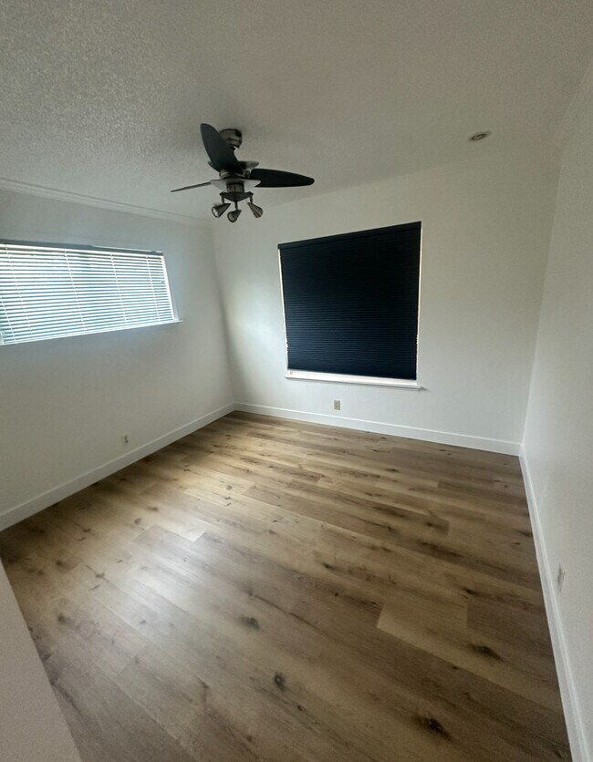 Building Photo - 1701 Ventura Way