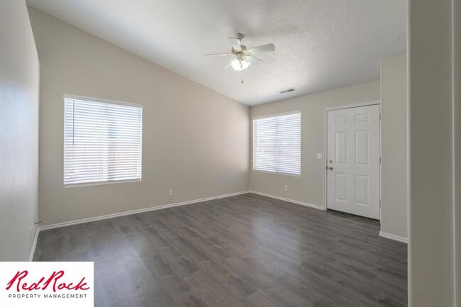 Building Photo - Charming 3 Bed, 2 Bath Home in the Heart o...