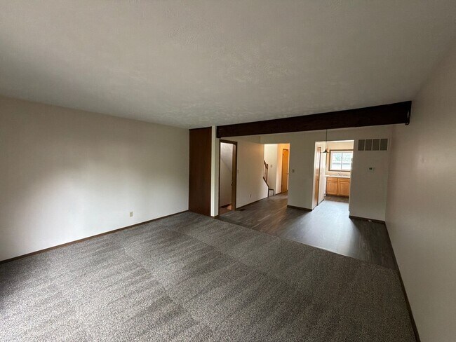 Building Photo - 4620 Grassridge Rd
