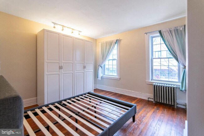 Building Photo - 833 N Newkirk St