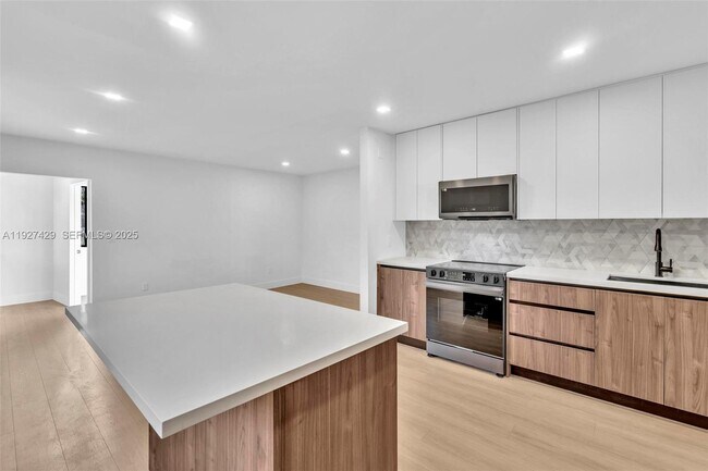 Building Photo - 1123 NE 1st Ave.