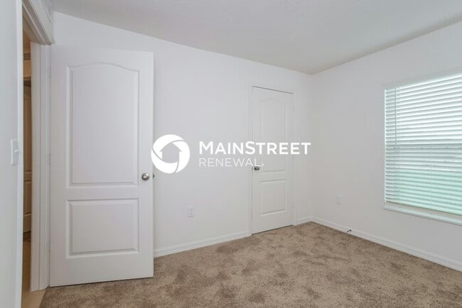 Building Photo - 4 Bedroom Pet-Friendly Home in Mascotte, FL with Main Street Renewal