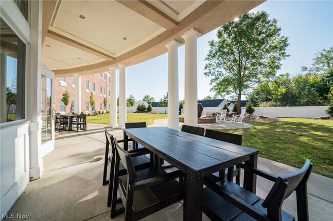 Building Photo - 12799 Doula Ln