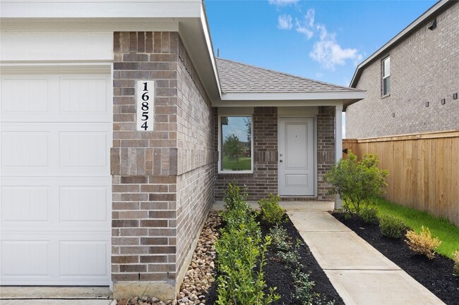 Building Photo - 16854 Great Highlands Dr
