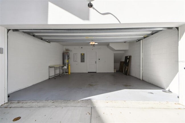 Building Photo - 1602 Park Lake St