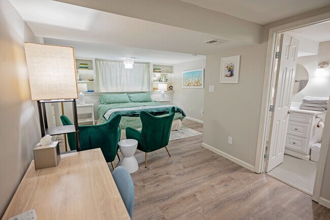 Building Photo - 413 SE Lana Ct