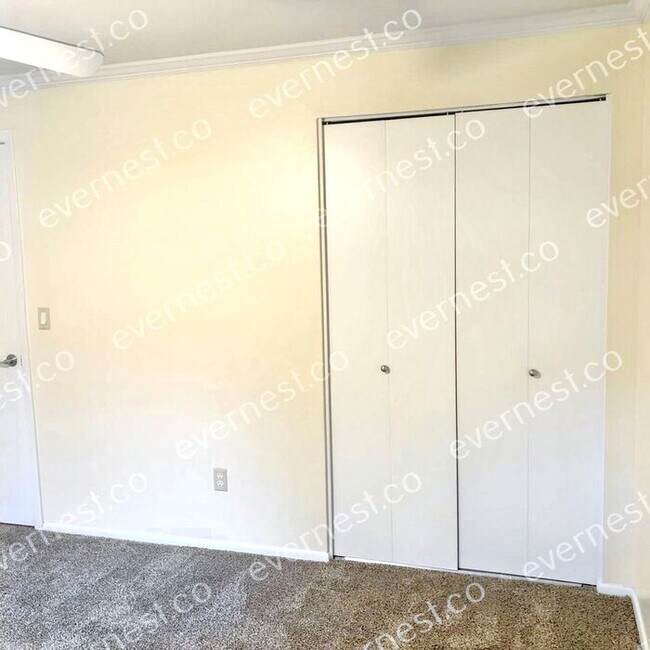 Building Photo - Beautiful 4-Bedroom Home with Modern Comfo...