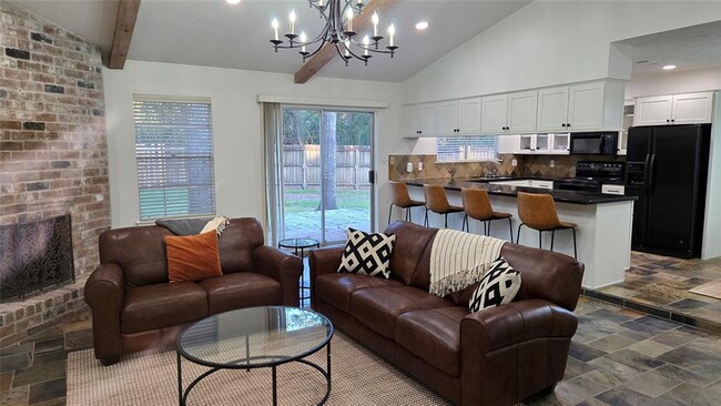 Primary Photo - 2012 E Lacey Oak Cir
