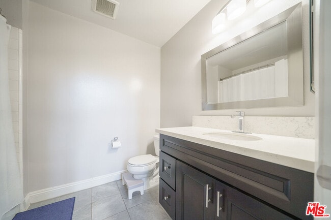 Building Photo - 2040 Woodbriar Ct