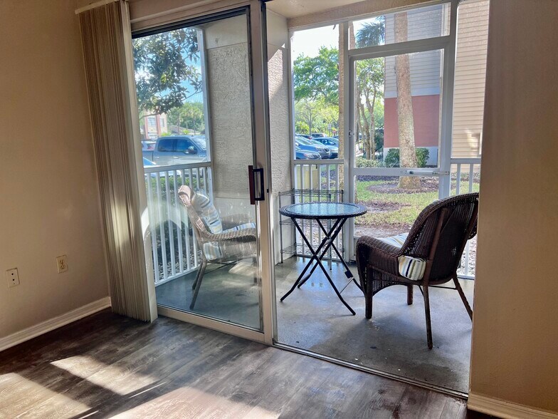 Building Photo - 1929 Summer Club Dr