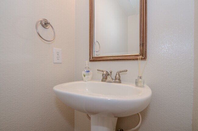 Building Photo - 9200 Westheimer Rd