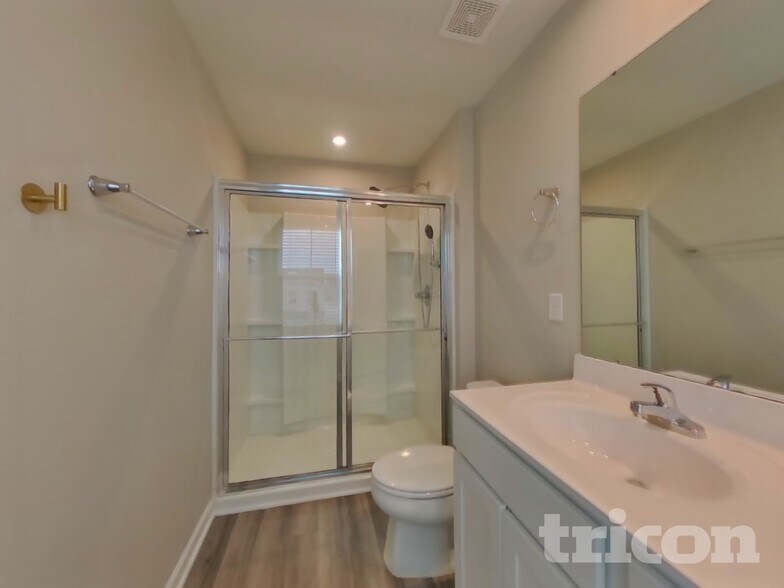 Building Photo - 1082 Suffolk Ln